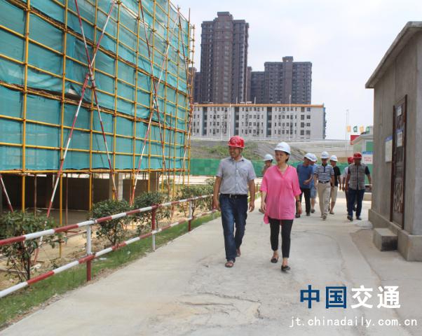 南昌市質(zhì)監(jiān)站領導蒞臨象湖隧道、九洲高架安置房項目檢查指導工作