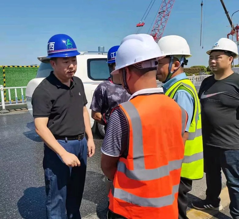 羅輝到沿江中北大道快速路改造工程、真君路隧道工程項(xiàng)目檢查工作