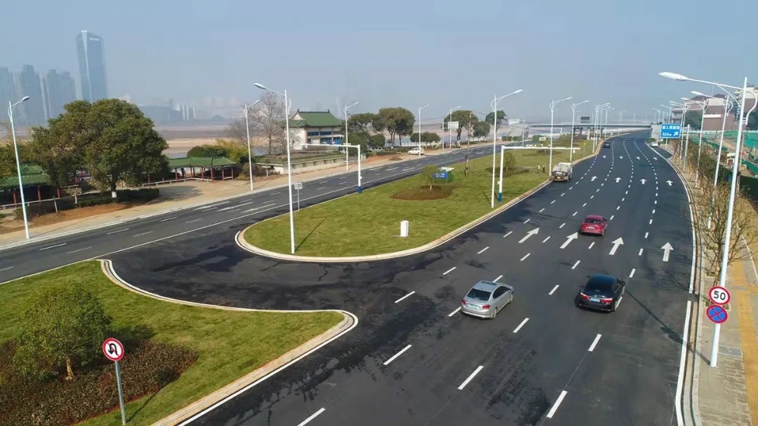 “不堵車了，通過時間至少縮短了三分之二” 沿江中北大道提升改造（一期）工程主線通車方便市民出行