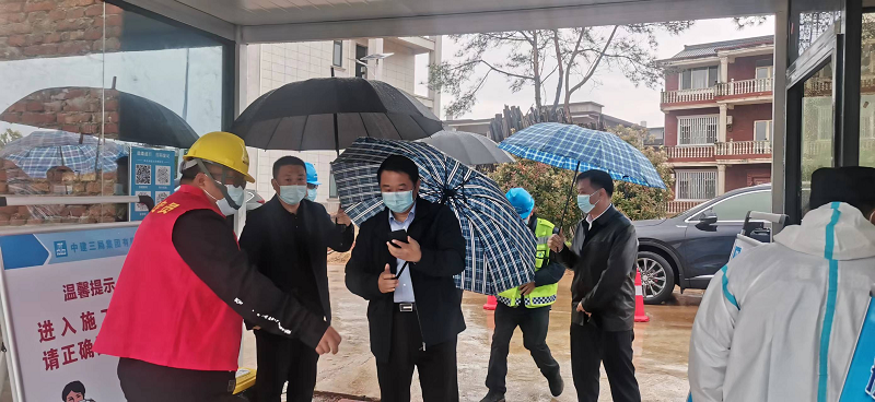 集團(tuán)公司黨委委員、副總經(jīng)理羅輝赴西二環(huán)高速項(xiàng)目檢查疫情防控及項(xiàng)目推進(jìn)工作